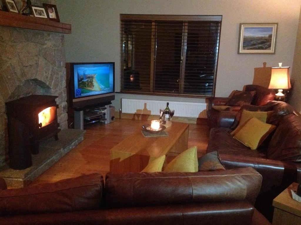 4 Bedroom Holiday Home Overlooking The Sea In Connemara Rossaveel Buitenkant foto