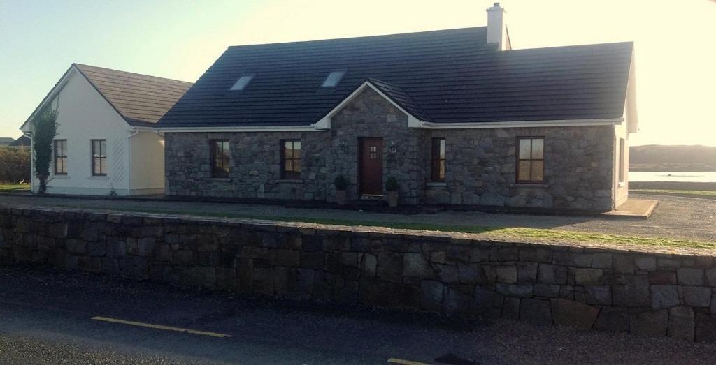 4 Bedroom Holiday Home Overlooking The Sea In Connemara Rossaveel Buitenkant foto