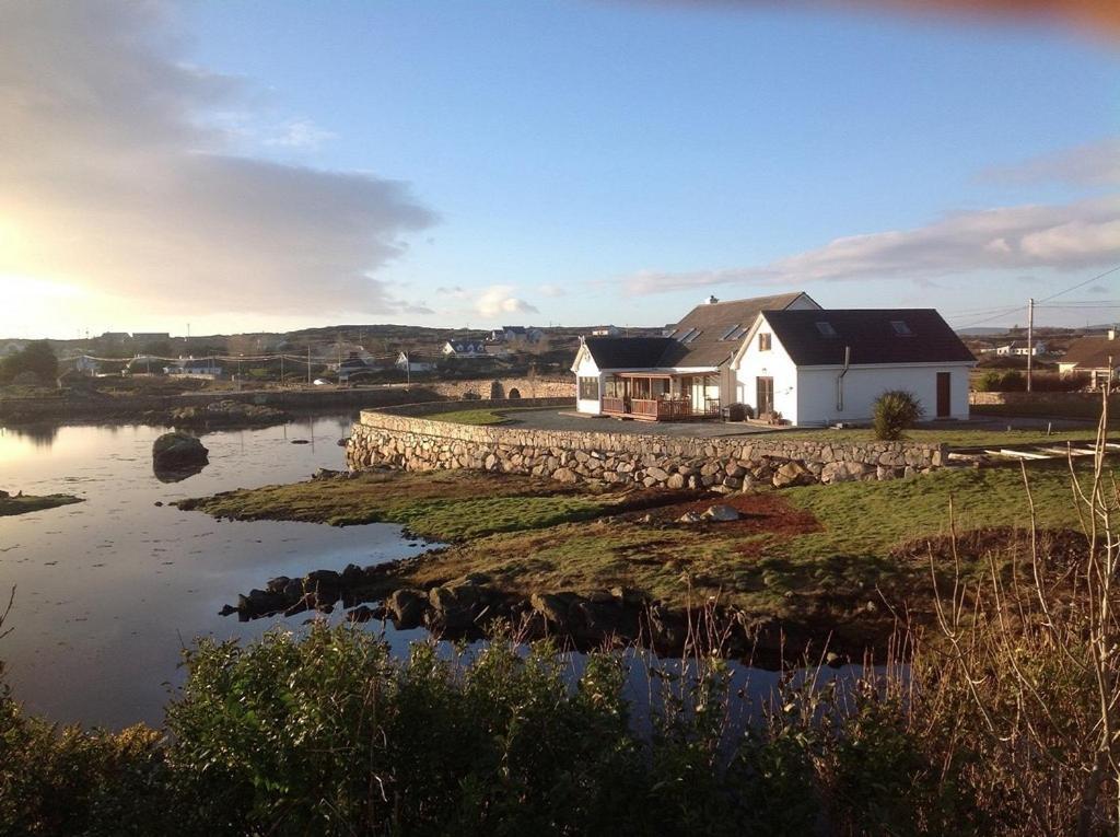 4 Bedroom Holiday Home Overlooking The Sea In Connemara Rossaveel Buitenkant foto